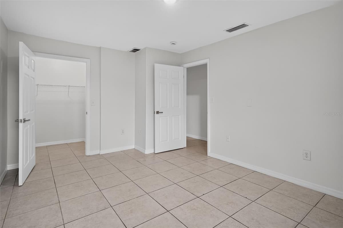 774 HAMPTON DRIVE — photo 7 of 19