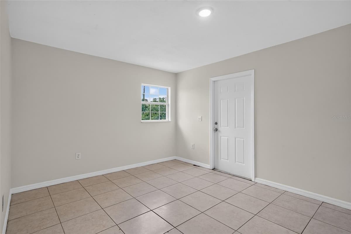 774 HAMPTON DRIVE — photo 17 of 19