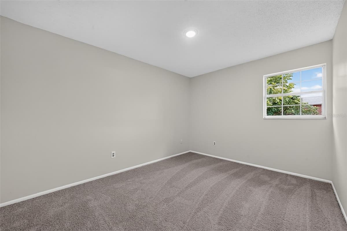 774 HAMPTON DRIVE — photo 8 of 19