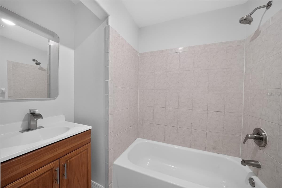 774 HAMPTON DRIVE — photo 15 of 19