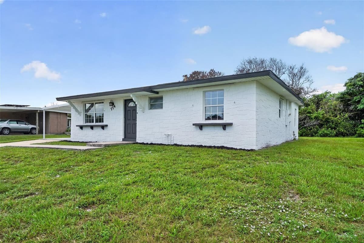 774 HAMPTON DRIVE — photo 3 of 19