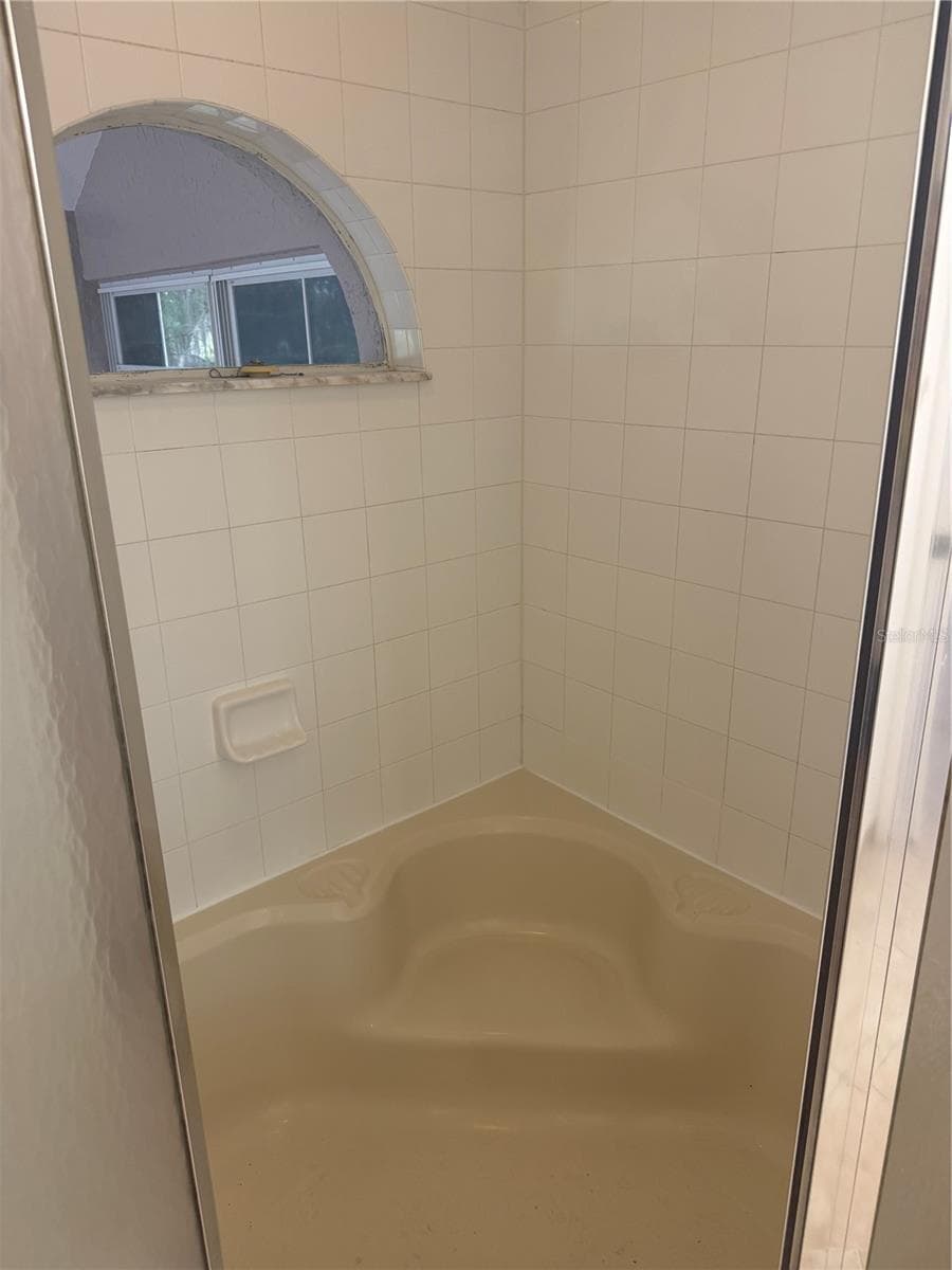 1901 ASHLEY OAKS COURT — photo 10 of 21