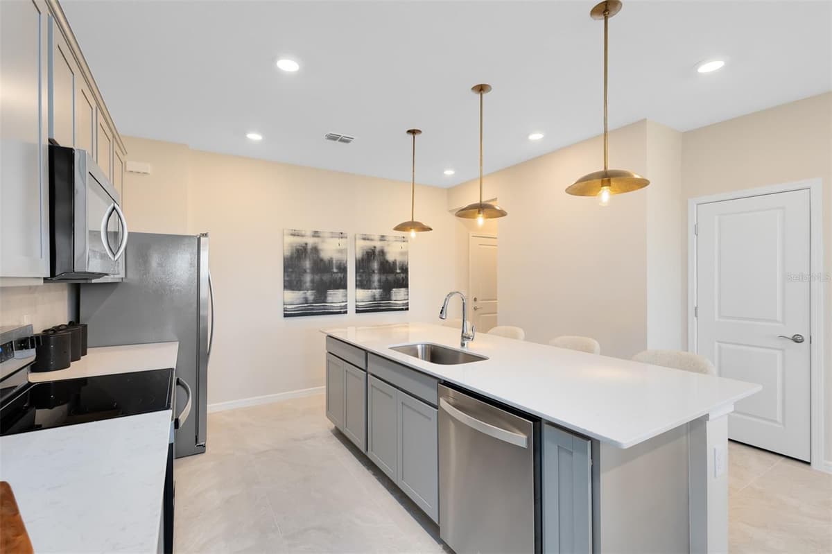 11571 HARBORVIEW STREET — photo 8 of 19