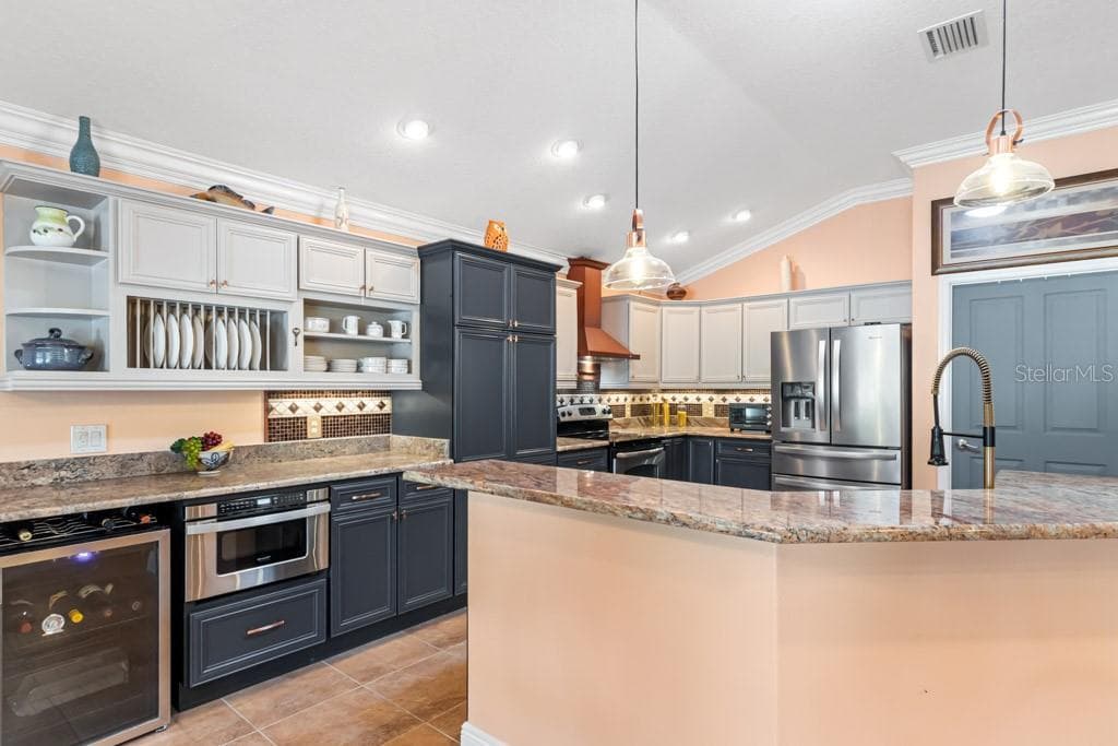 2611 JUPITER WAY — photo 11 of 37