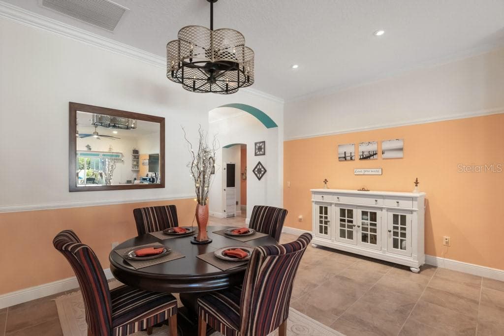 2611 JUPITER WAY — photo 8 of 37