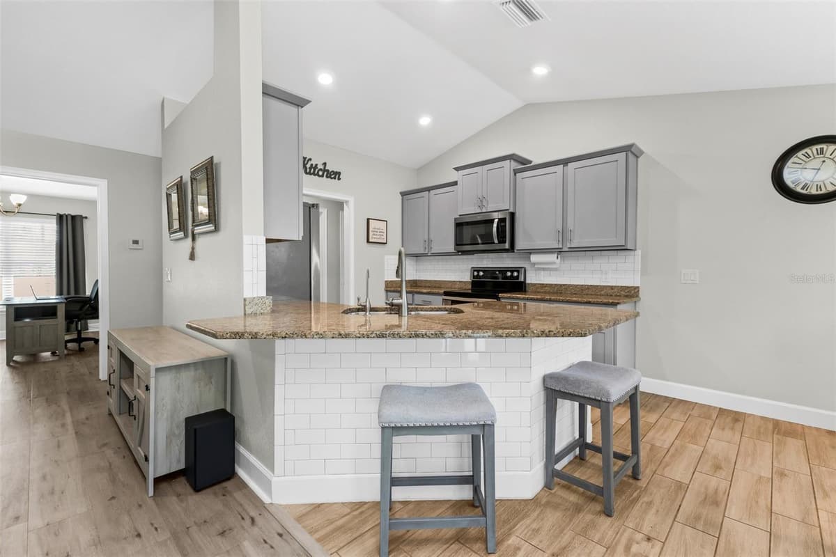 101 FITZSIMONS STREET — photo 14 of 47
