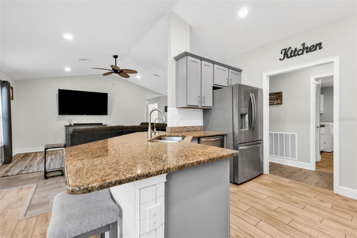 101 FITZSIMONS STREET — photo 15 of 47