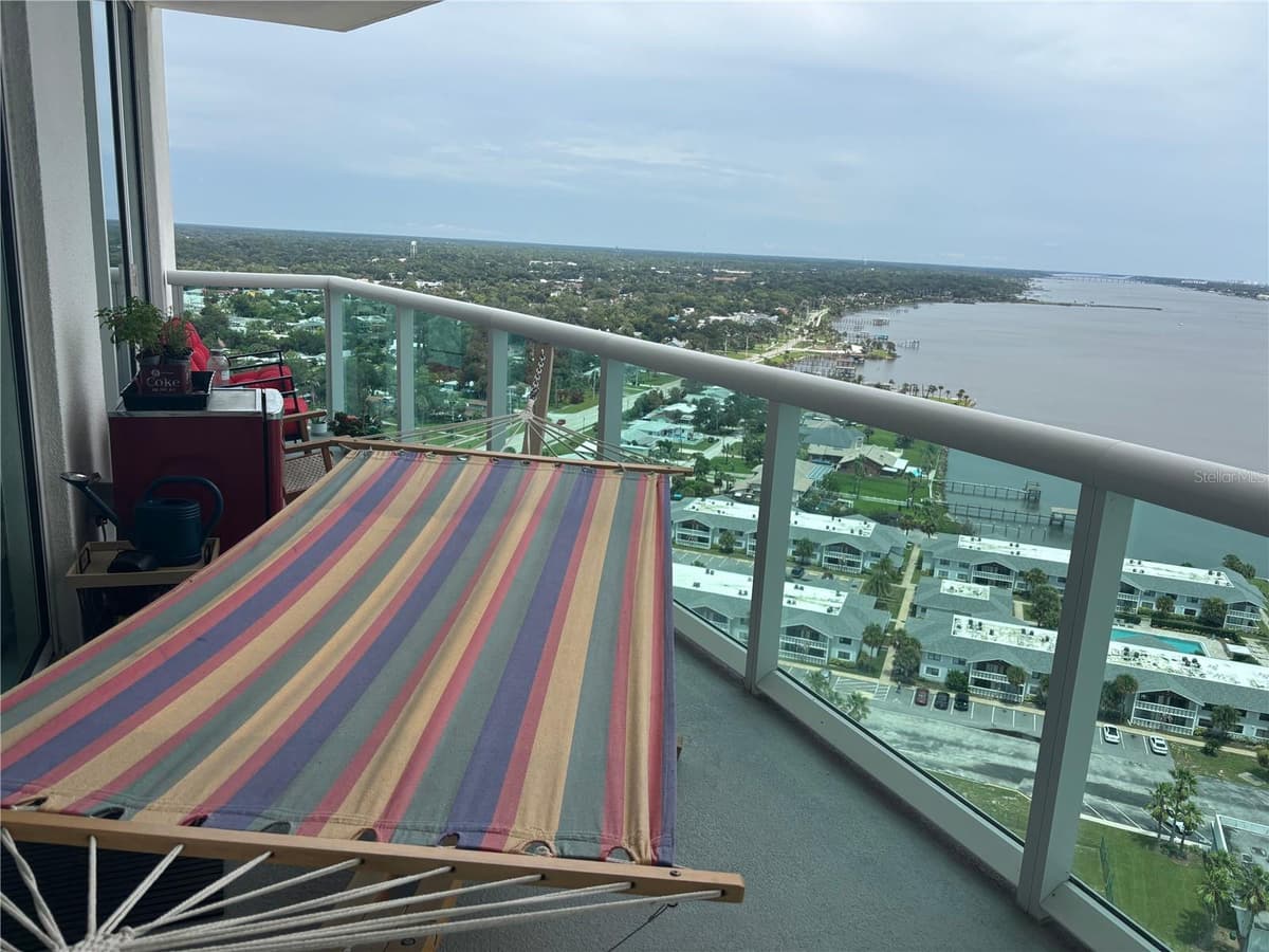241 RIVERSIDE DRIVE — photo 8 of 32