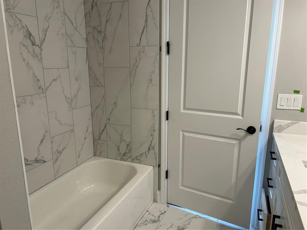 21 GREVILLEA COURT — photo 19 of 22