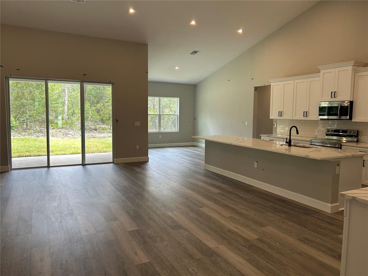 21 GREVILLEA COURT — photo 4 of 22