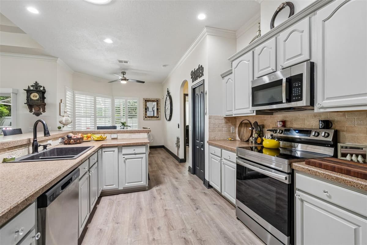 6568 MILLSTONE DRIVE — photo 17 of 55