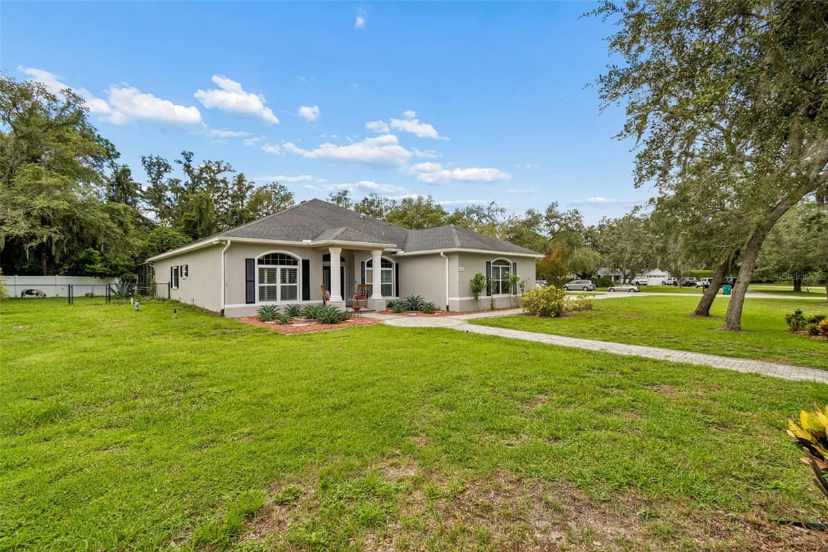 6568 MILLSTONE DRIVE — photo 4 of 55