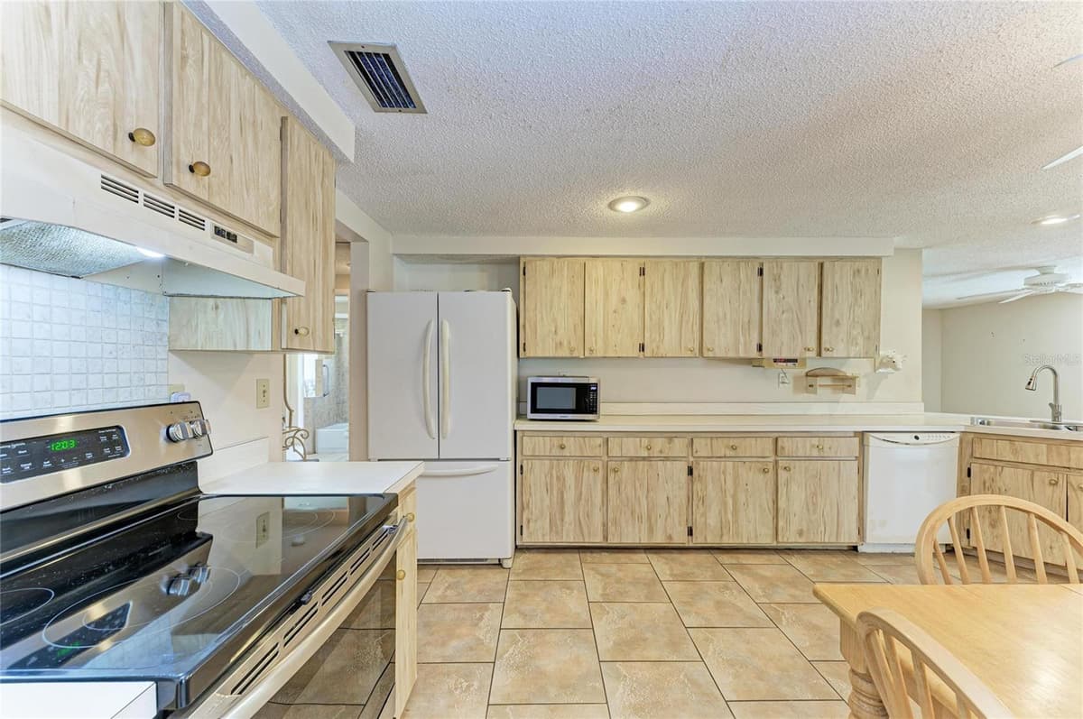 523 CASAS BONITAS DRIVE — photo 15 of 39