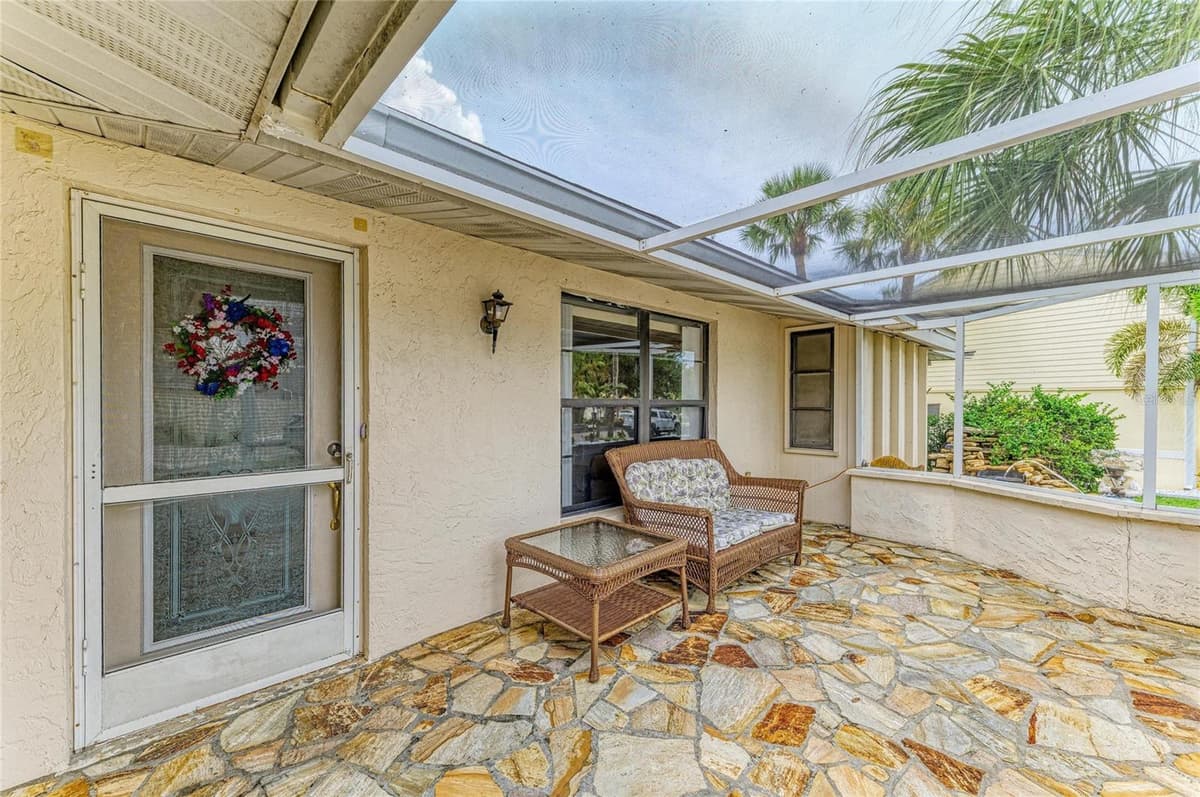 523 CASAS BONITAS DRIVE — photo 4 of 39