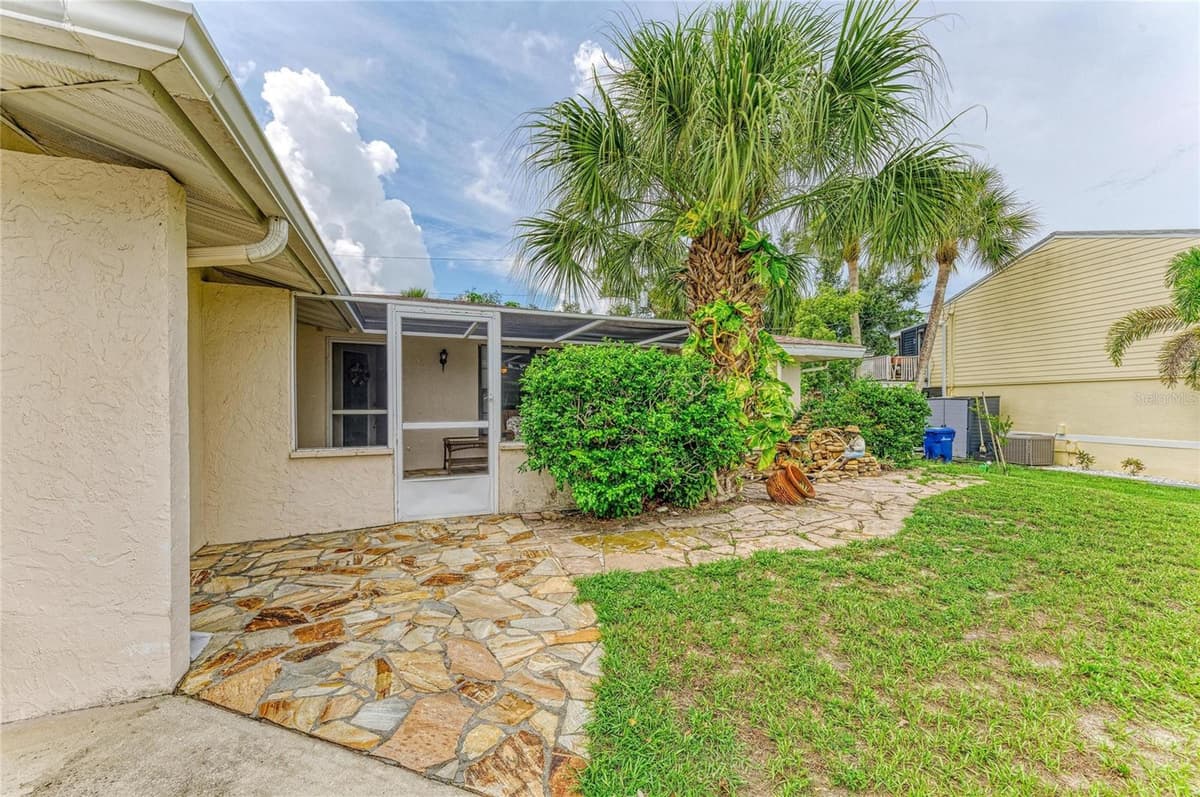 523 CASAS BONITAS DRIVE — photo 3 of 39