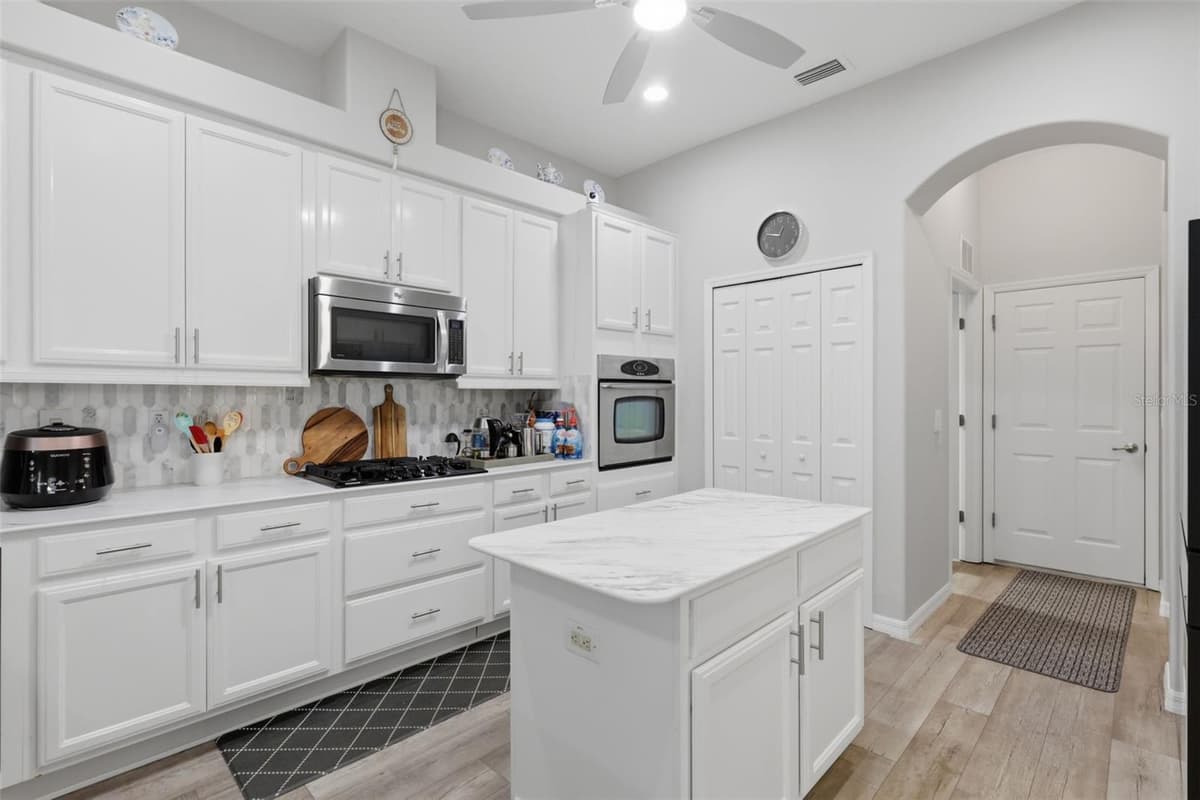 5519 AURORA DRIVE — photo 13 of 29
