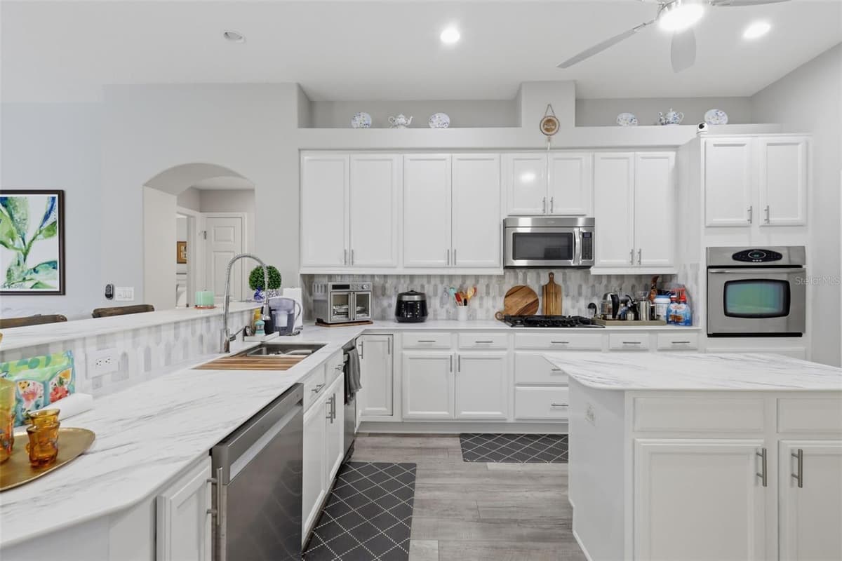 5519 AURORA DRIVE — photo 12 of 29