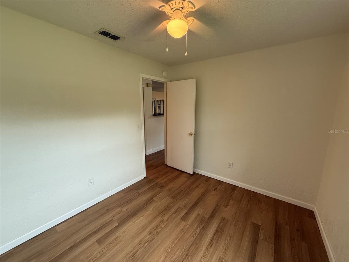 202 YALE DRIVE — photo 18 of 24