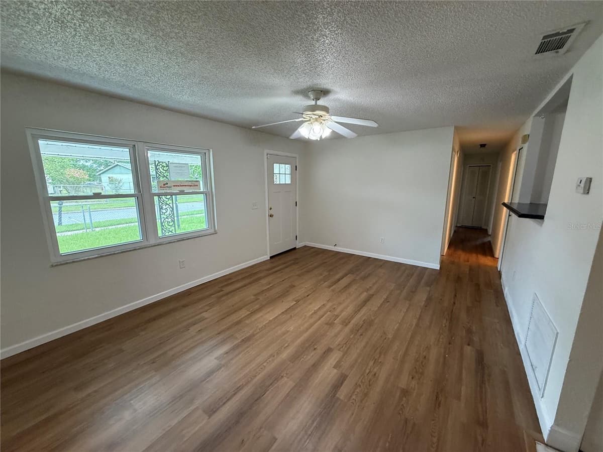 202 YALE DRIVE — photo 3 of 24