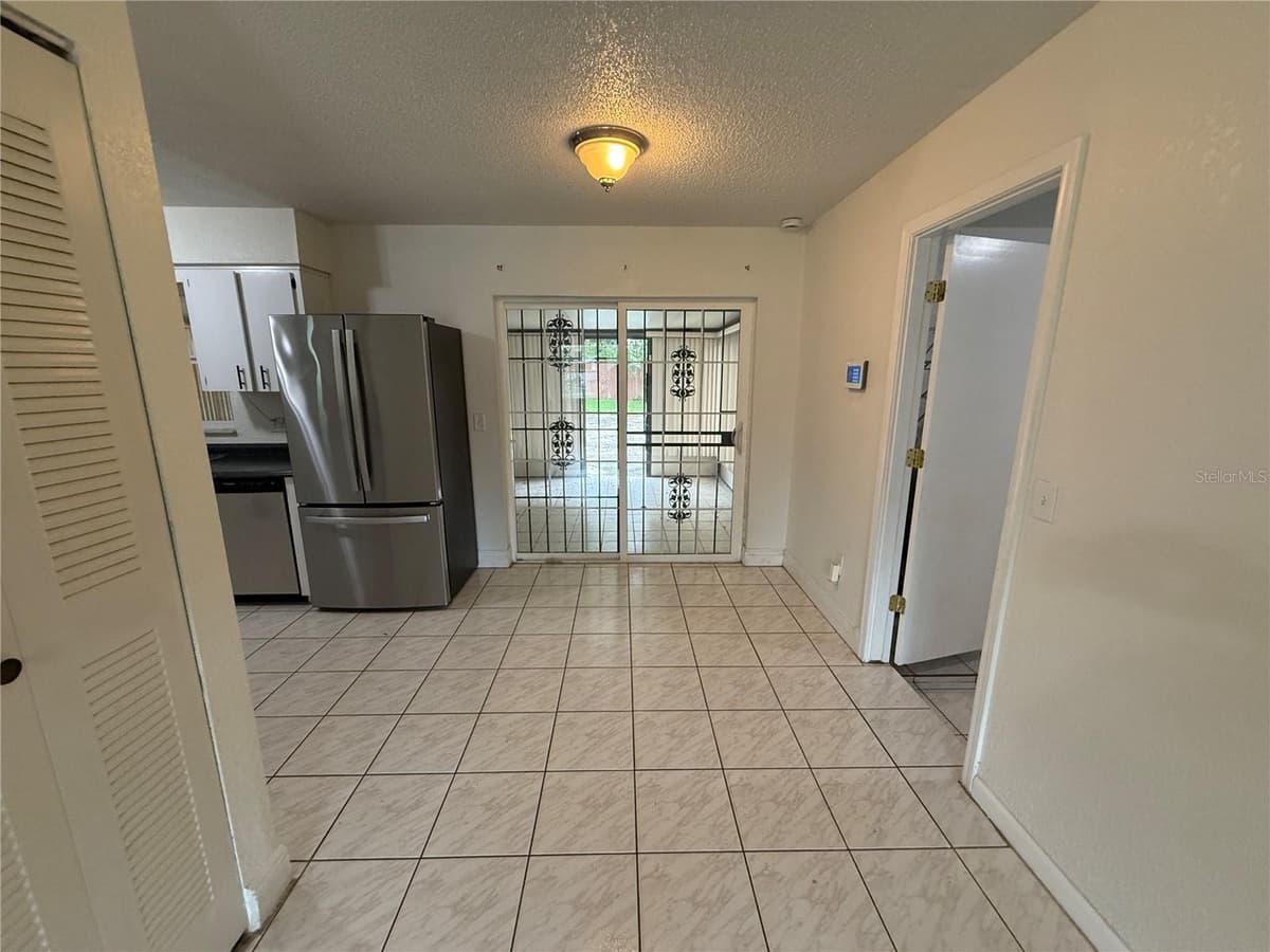 202 YALE DRIVE — photo 8 of 24