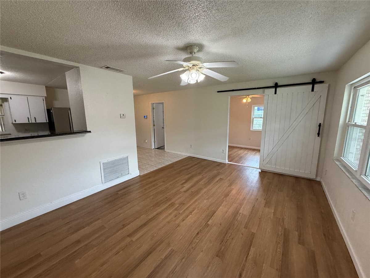 202 YALE DRIVE — photo 2 of 24