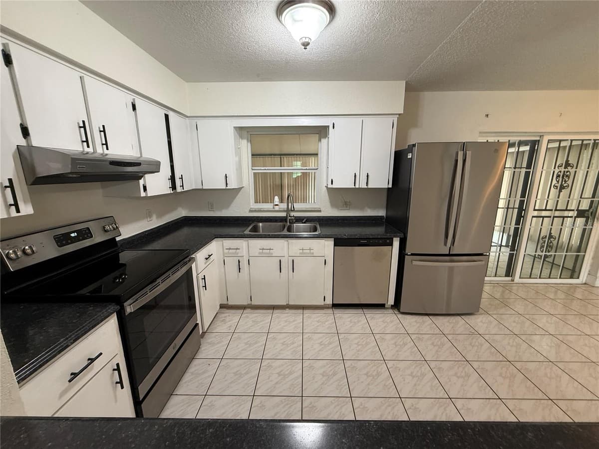 202 YALE DRIVE — photo 4 of 24
