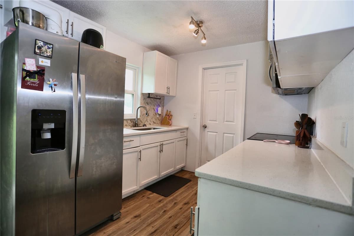 640 DEAN STREET — photo 9 of 19