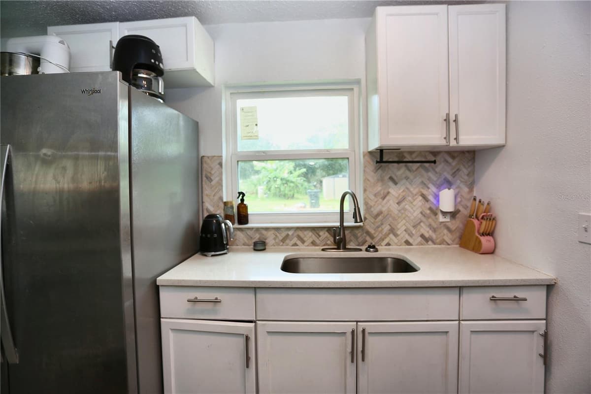 640 DEAN STREET — photo 8 of 19