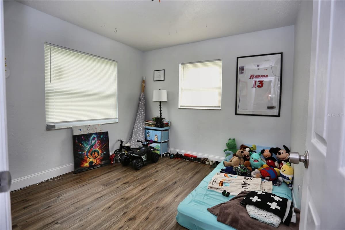 640 DEAN STREET — photo 11 of 19