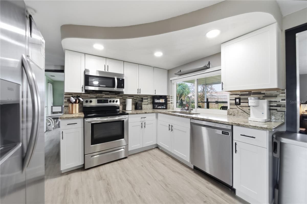 3622 WINDER DRIVE — photo 8 of 33