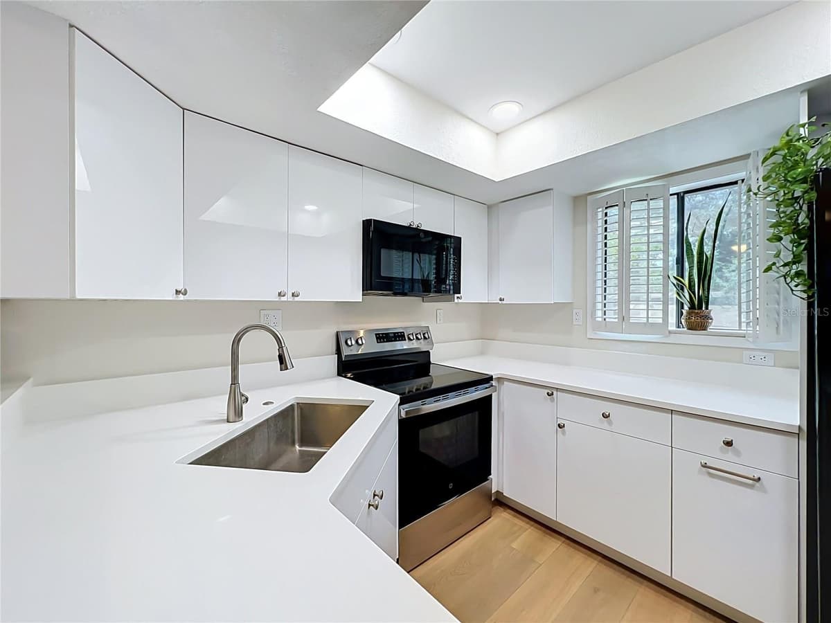 1074 MICHIGAN STREET — photo 4 of 36