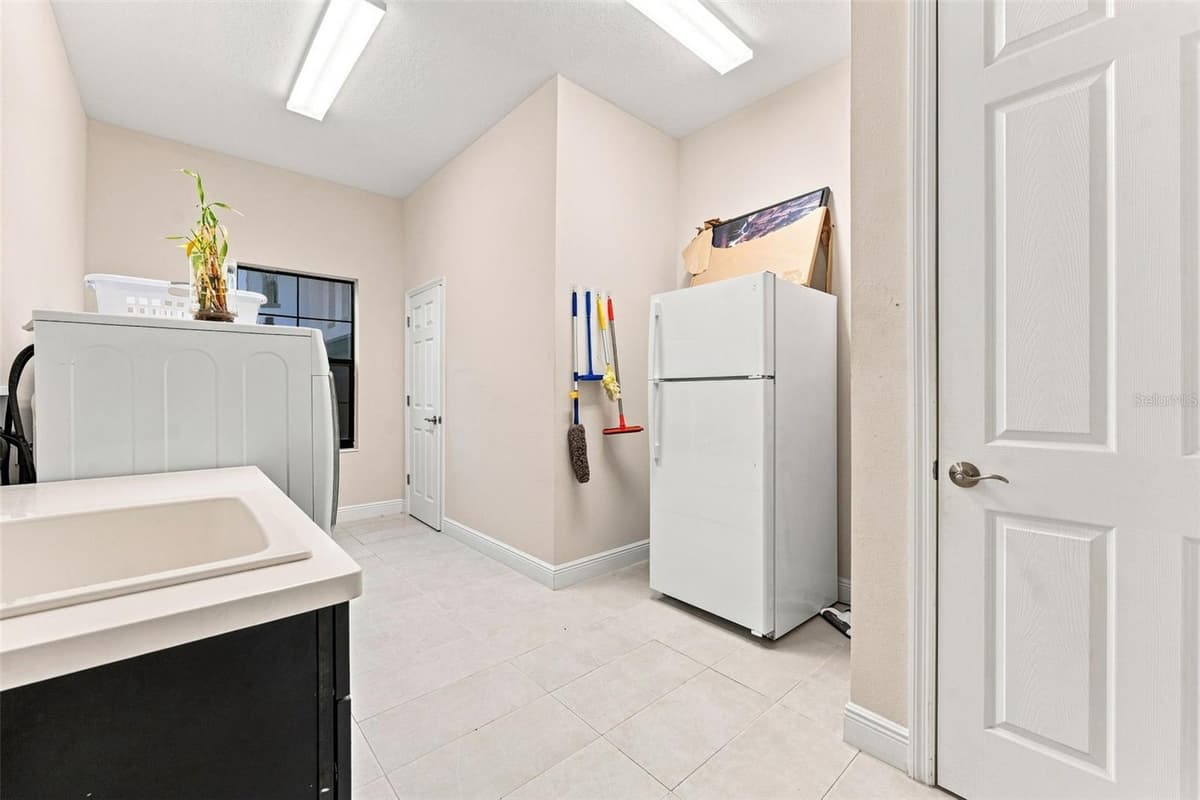 10370 MEADOWRUN DRIVE — photo 55 of 75