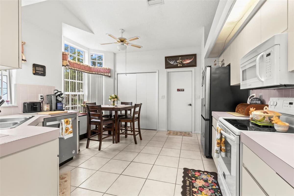 9288 NEW ORLEANS DRIVE — photo 5 of 27
