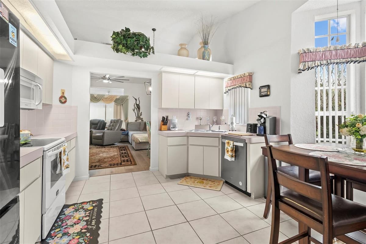 9288 NEW ORLEANS DRIVE — photo 6 of 27