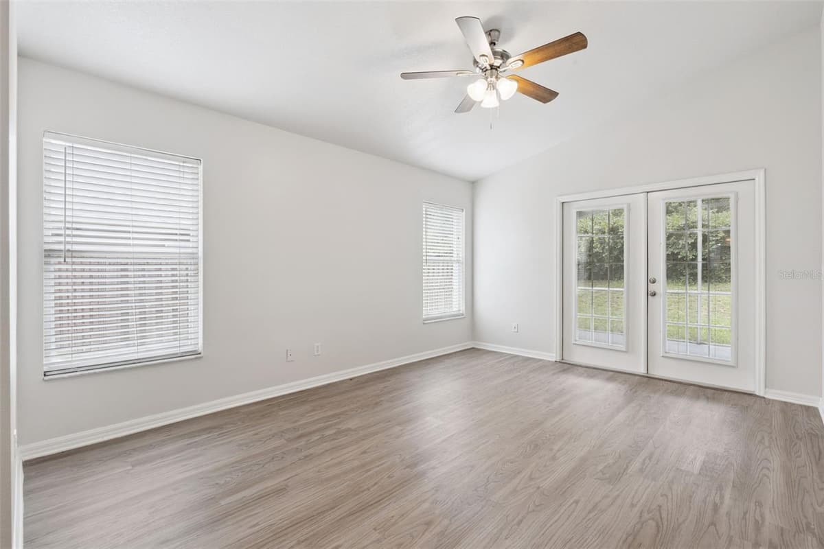 5483 GLEN OAK PLACE — photo 10 of 29
