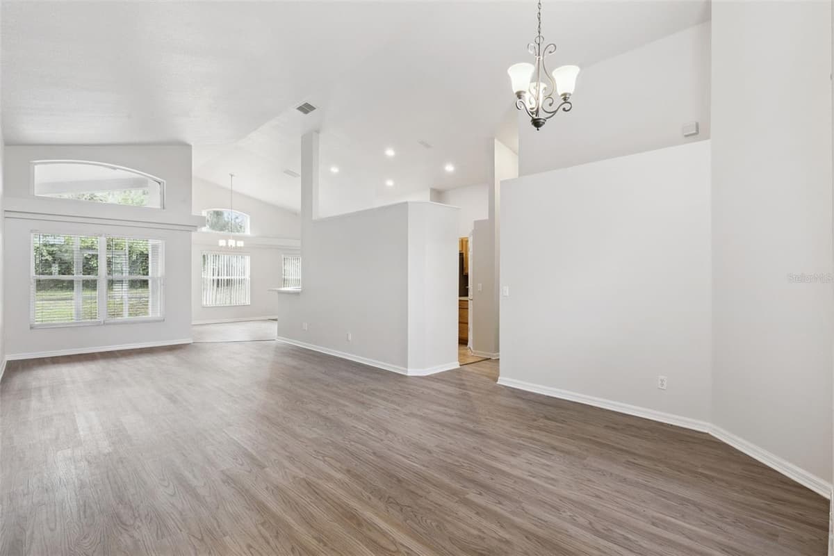 5483 GLEN OAK PLACE — photo 4 of 29