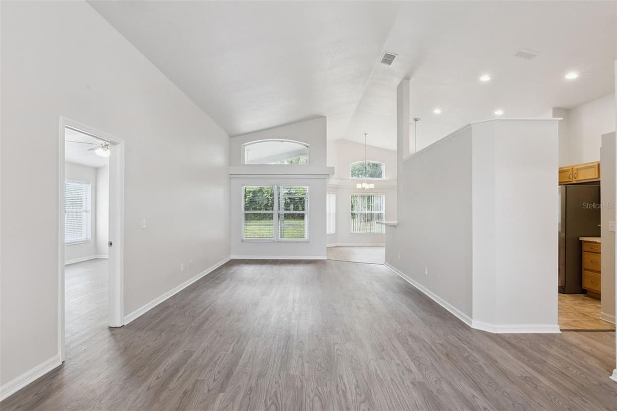 5483 GLEN OAK PLACE — photo 3 of 29