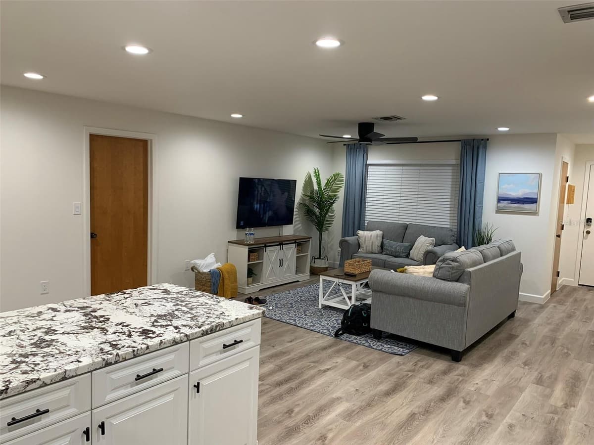 23184 GLORY AVENUE — photo 19 of 33