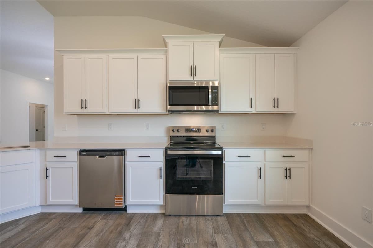 32 RYMSHAW DRIVE — photo 4 of 21