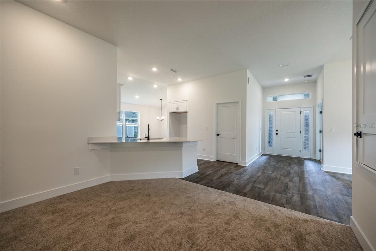 32 RYMSHAW DRIVE — photo 2 of 21