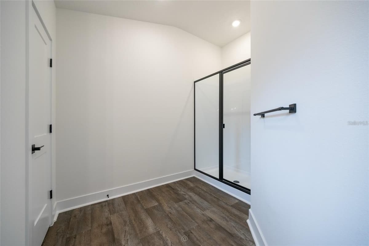 32 RYMSHAW DRIVE — photo 12 of 21