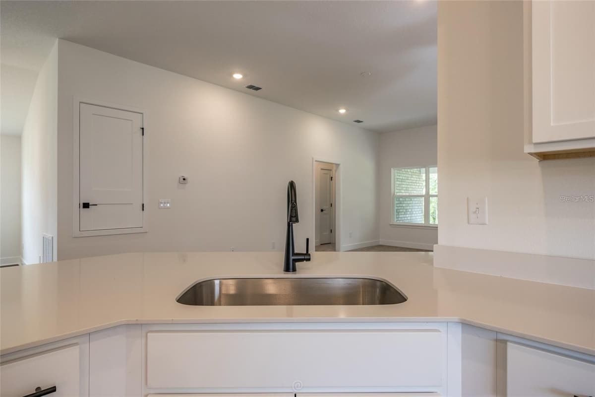 32 RYMSHAW DRIVE — photo 5 of 21