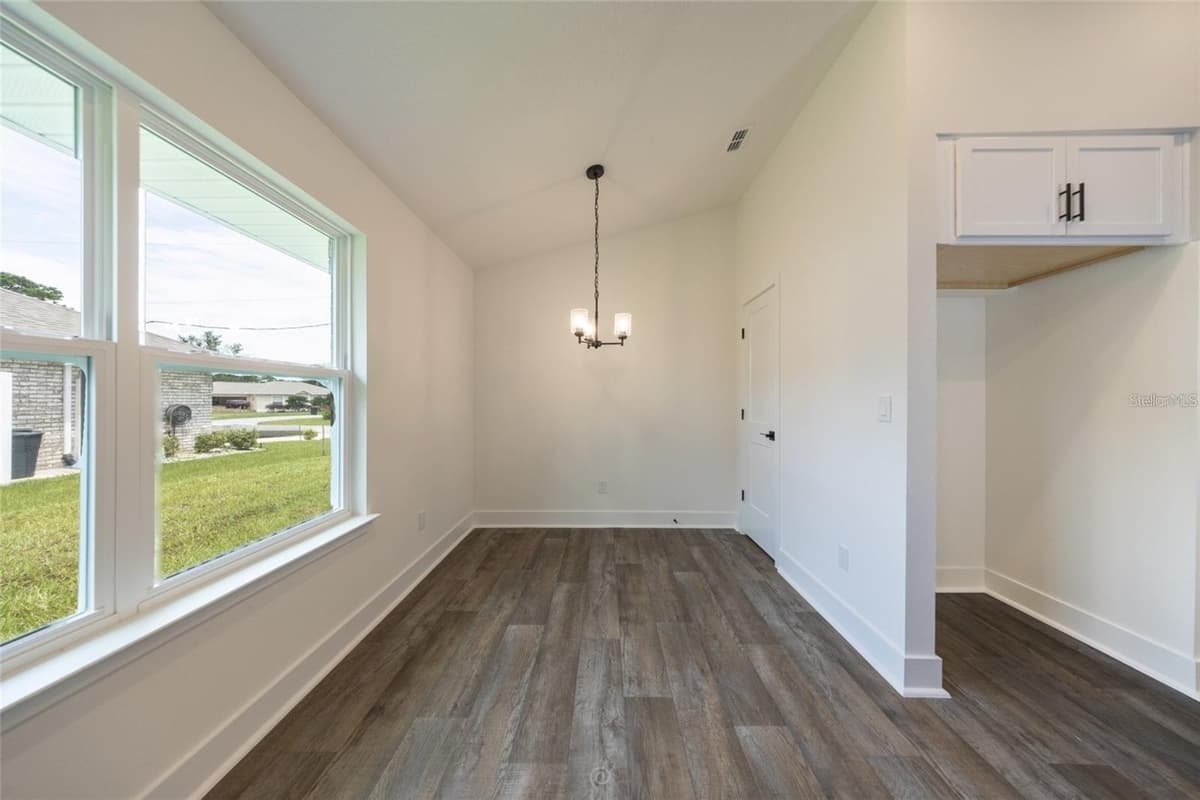 32 RYMSHAW DRIVE — photo 6 of 21