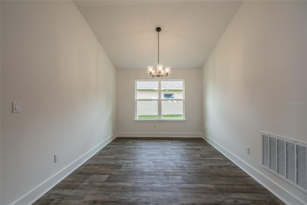 32 RYMSHAW DRIVE — photo 7 of 21