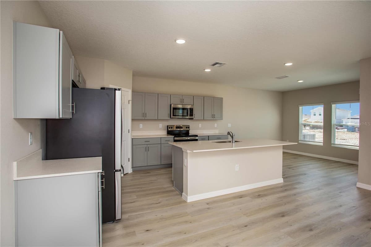 5390 SAN PIETRO DRIVE — photo 11 of 34