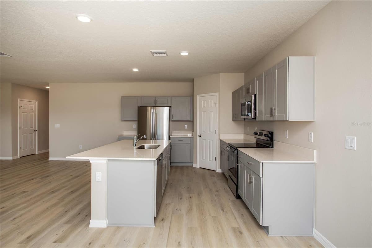 5390 SAN PIETRO DRIVE — photo 10 of 34