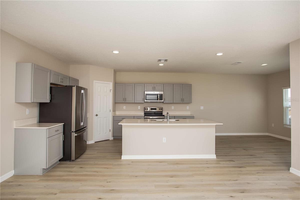 5390 SAN PIETRO DRIVE — photo 12 of 34