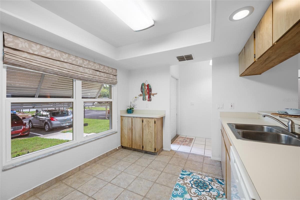 2060 SHEFFIELD COURT — photo 8 of 47