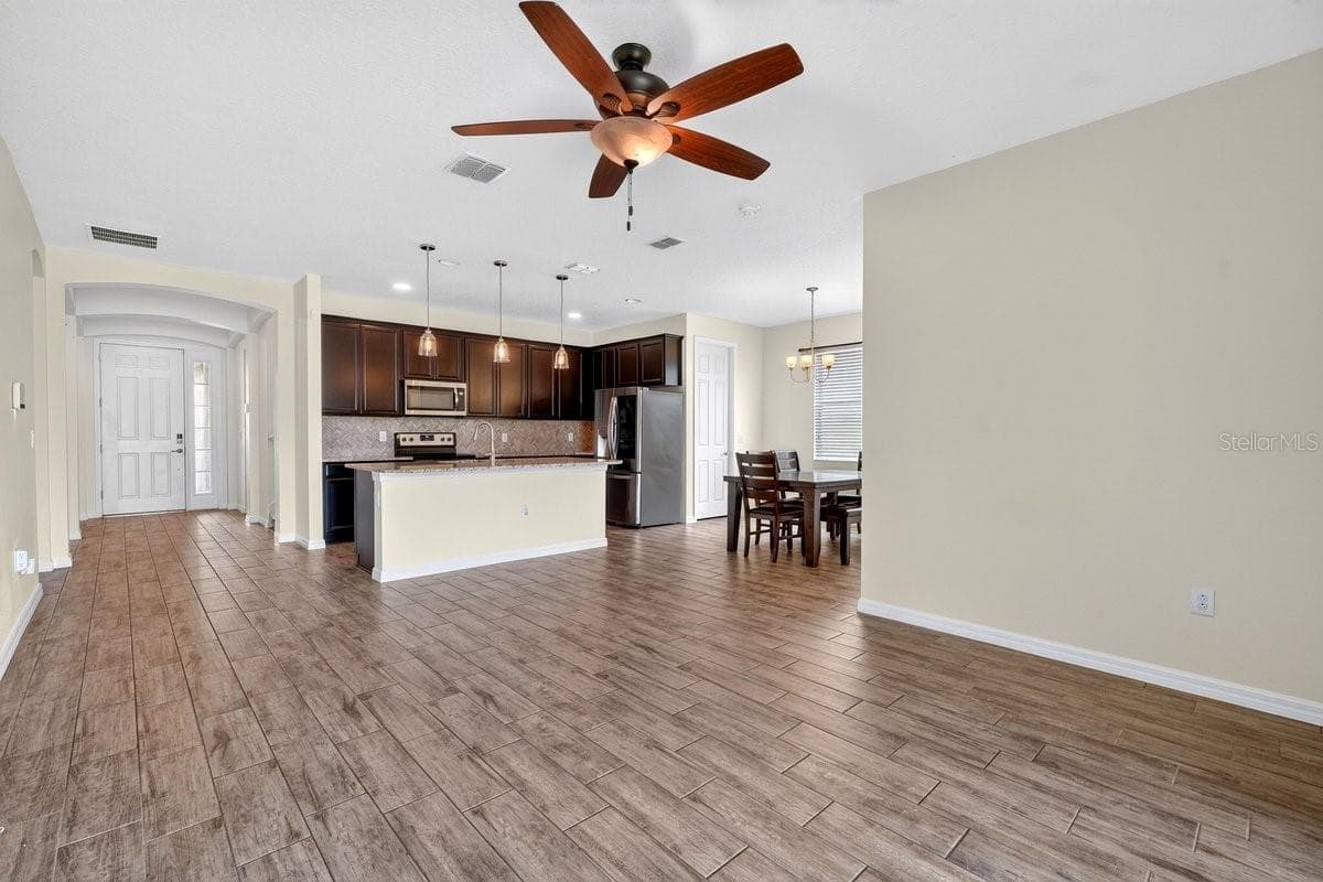 3833 LOON LANE — photo 7 of 33