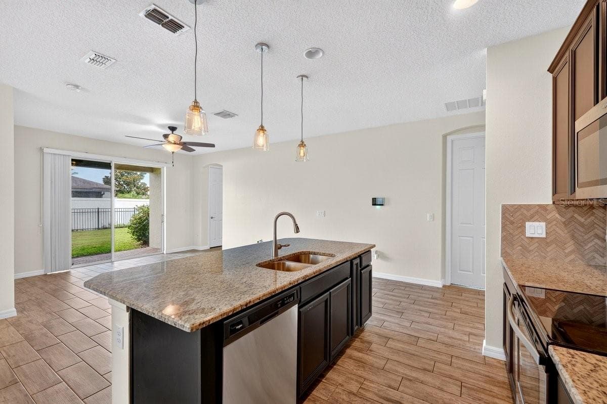 3833 LOON LANE — photo 3 of 33